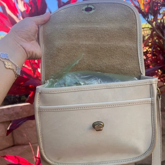 Vintage Coach NYC Collegiate Bag - Picture 4 of 16